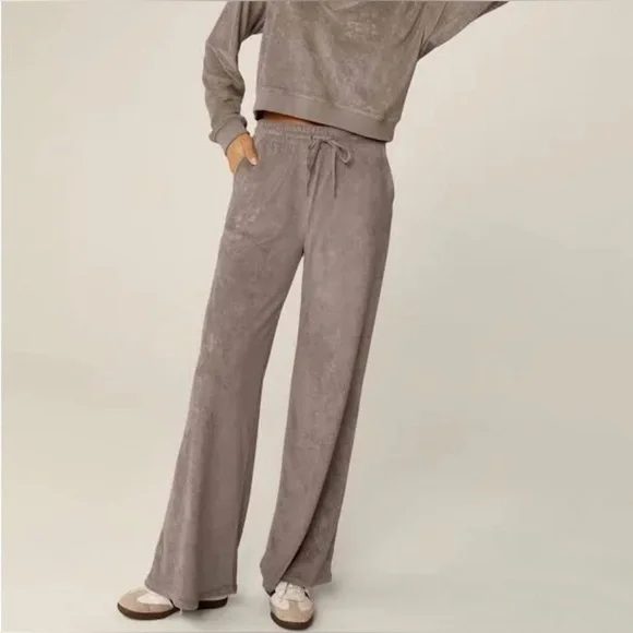 Beyond Yoga Tropez Terrycloth Pull-On Pant - Picture 3 of 9